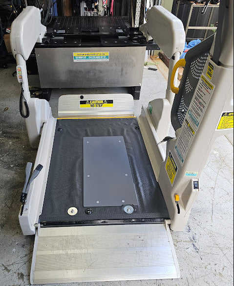 2013 Toyota Hiace Welcab Wheelchair Lift