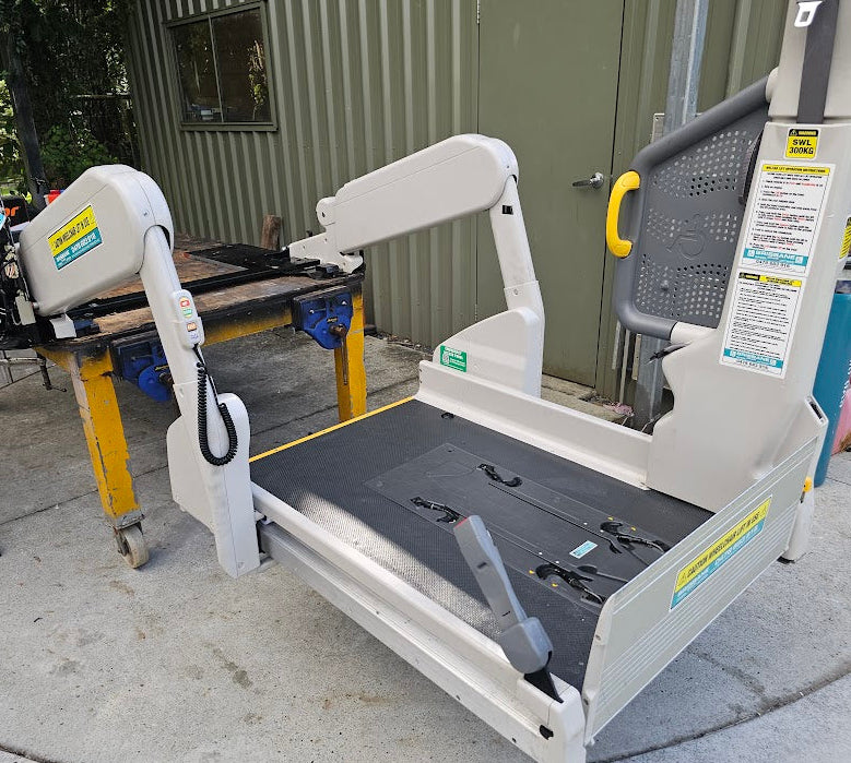 2012 Toyota Hiace Welcab Wheelchair Lift