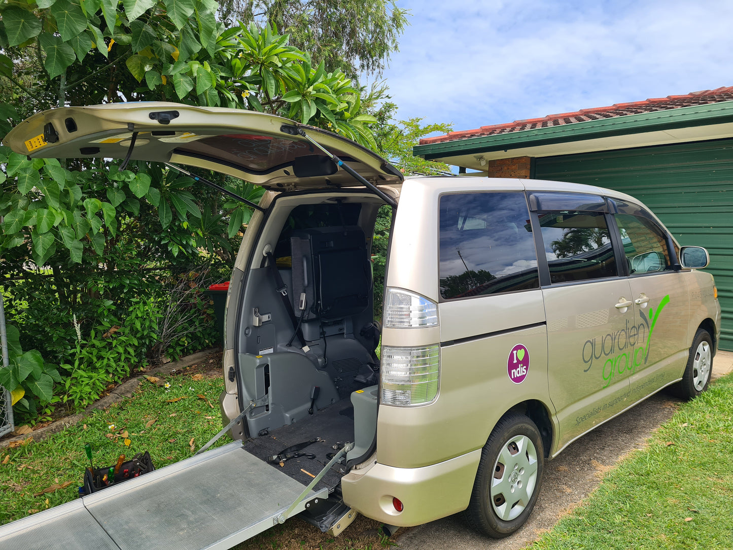 Toyota Noah Welcab Sloper Motor Set